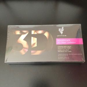 Moodstruck 3D fiber lashes +